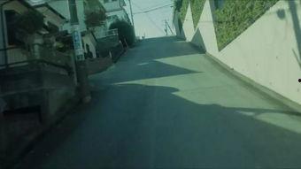 坡道上的家,探寻温馨与挑战并存的人间烟火